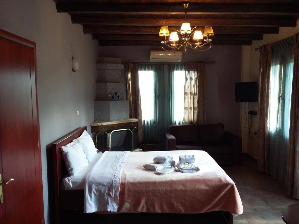 Voreas Hotel Káto Loutrákion Habitación foto