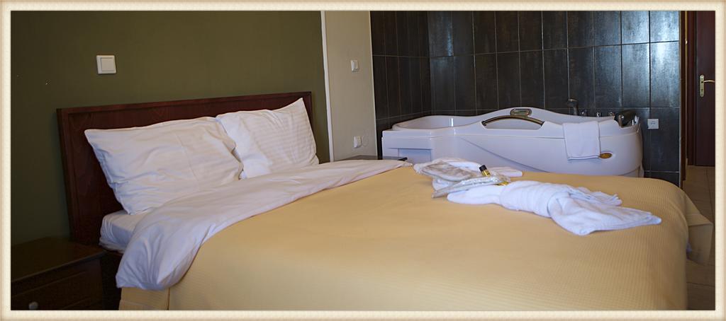 Voreas Hotel Káto Loutrákion Habitación foto